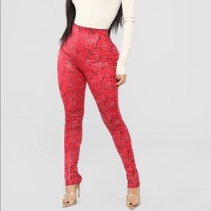Rattle me up - Red Snake-print leggings.
